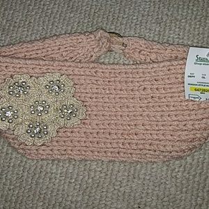 Knitted head scarf with flower detail
